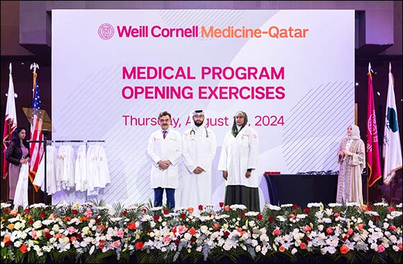 New WCM-Q medical students don white coats for first time