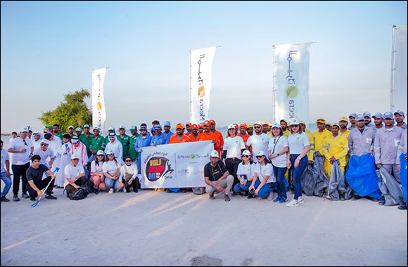 Al Meera Organizes a Campaign to Clean up Simaisma Beach  in Collaboration with  Ministry of Municipality and Hamad Bin Khalifa University